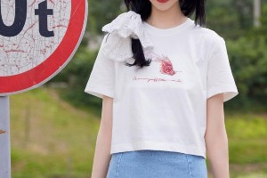 张艺凡舞台仙女形象与甜美笑容的魅力