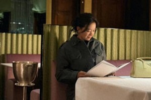 贾玲街拍引热议：实力女导演如何打破身材审判