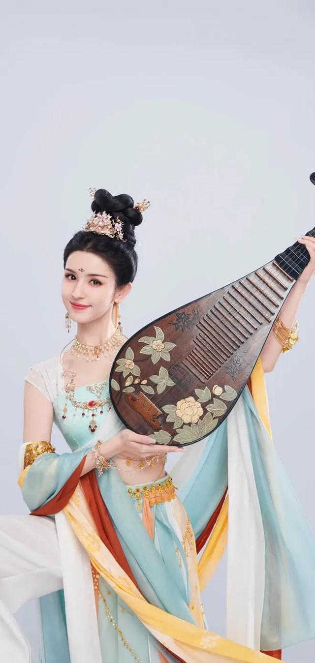 哈妮克孜艾德莱斯绸造型