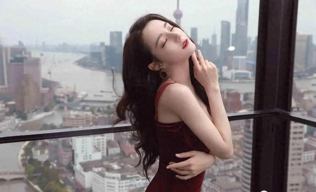 迪丽热巴红毯造型