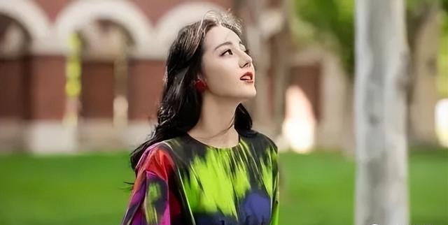 迪丽热巴红毯瞬间