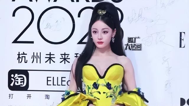 迪丽热巴黄色礼服
