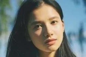 张婧仪：95后小花的疼痛美学与演技魅力