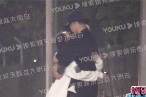赵志伟与王倩恋情曝光，当街拥吻引热议