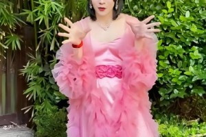 向佐女装直播引爆热搜：豪门公子变身樱花少女