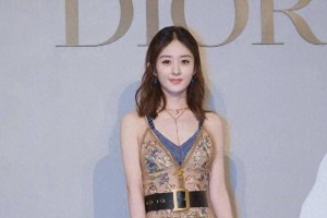 赵丽颖复古连衣裙搭配吊带内搭，演绎独特时尚风格