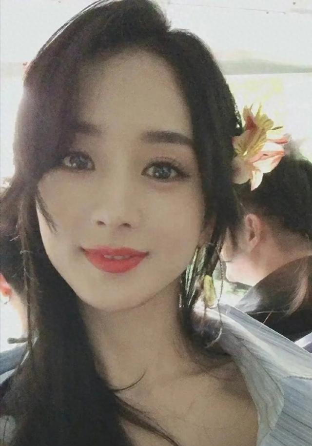 赵丽颖沙滩生活照